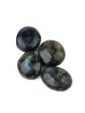 Labradorite: una pietra preziosa dai riflessi iridescenti