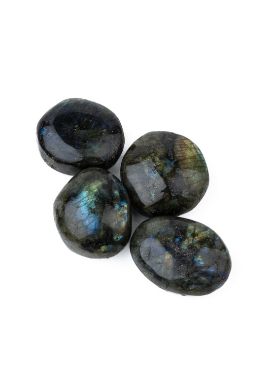 Labradorite: una pietra preziosa dai riflessi iridescenti