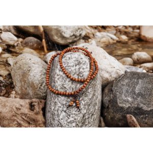 Japa Mala aus Holz und Karneol (verschiedene Farben)