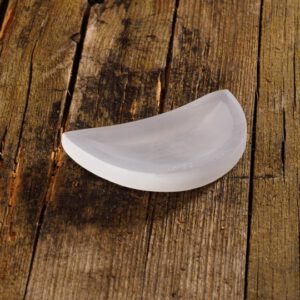 Kleine Schale in Mondform aus Selenit