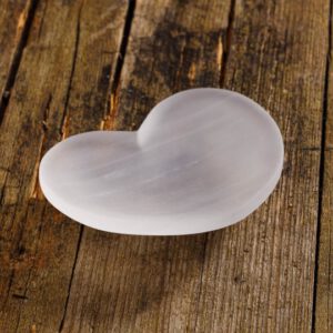 Kleine Herzschale aus Selenit