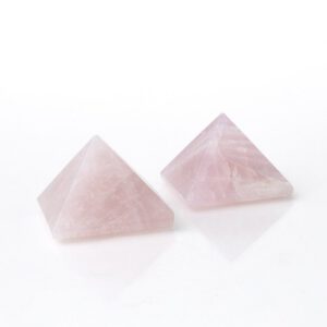 Pyramide aus Rosenquarz