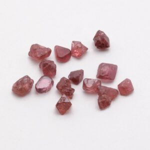 Rohes Rotes Spinell
